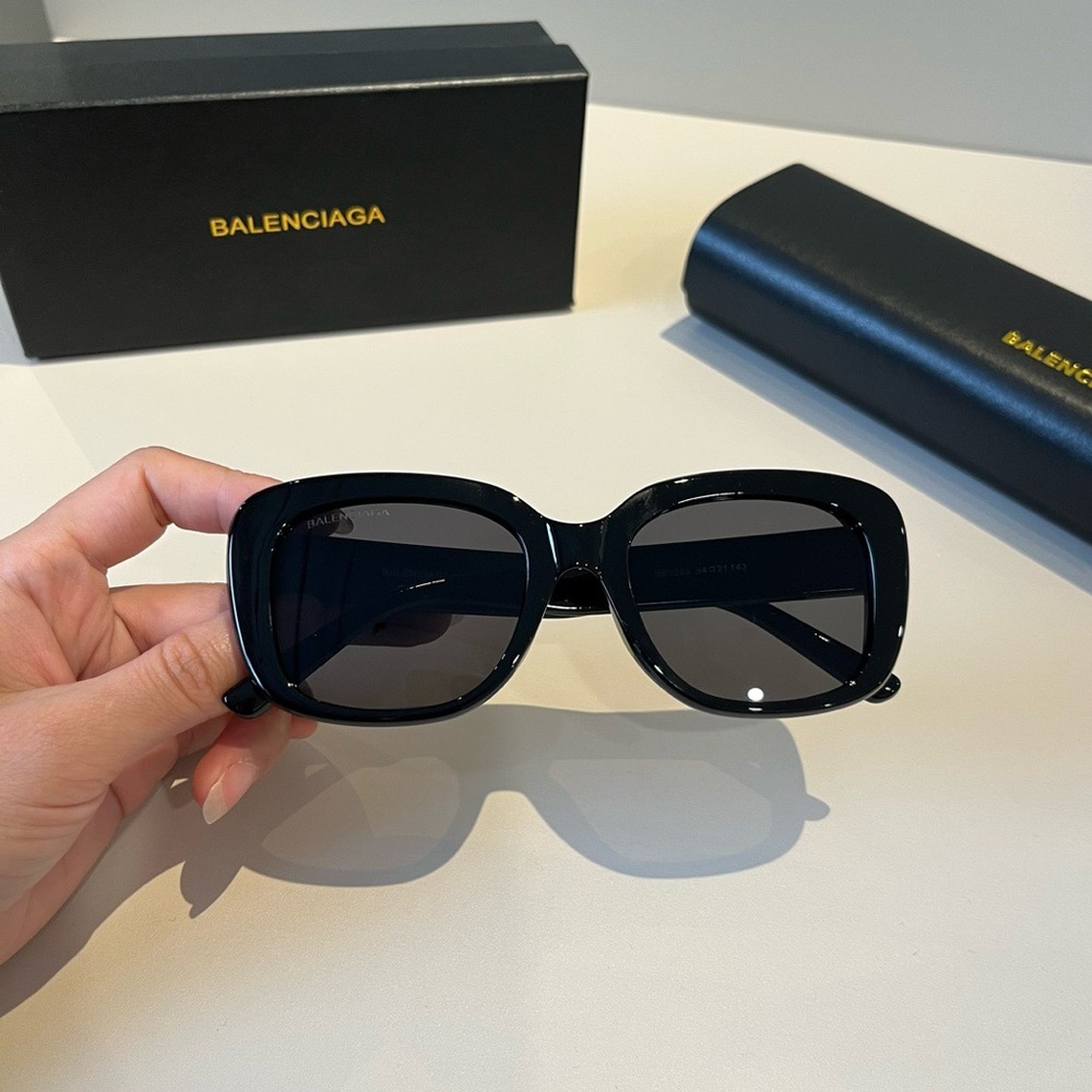 Balenciaga Black Square Sunglasses - Picture 5 of 6